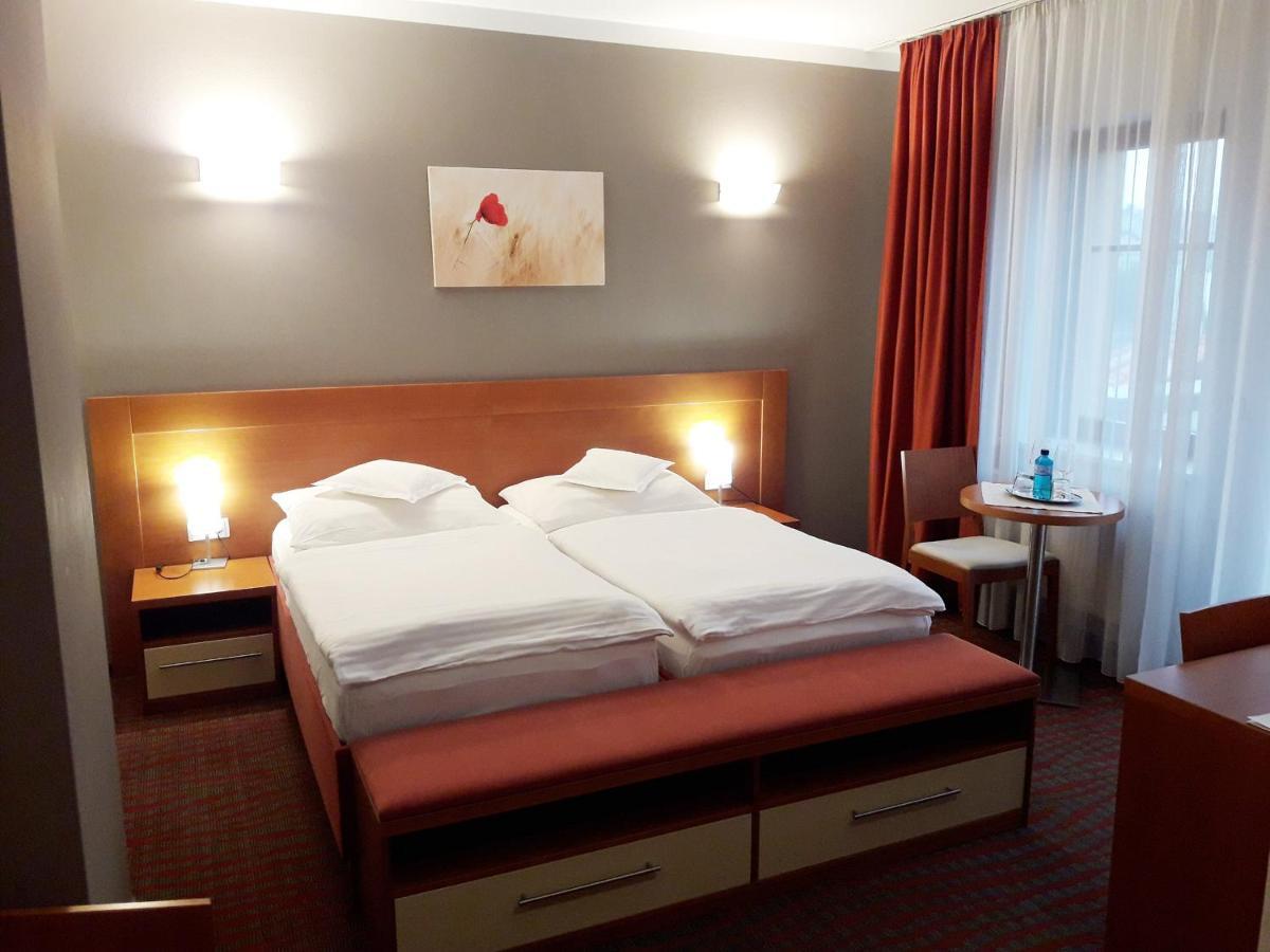 Katerain Hotel, Restaurace, Wellness Όπαβα Εξωτερικό φωτογραφία